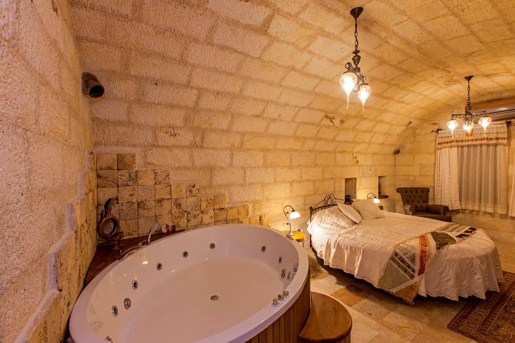 rooms-honeymoon-suite