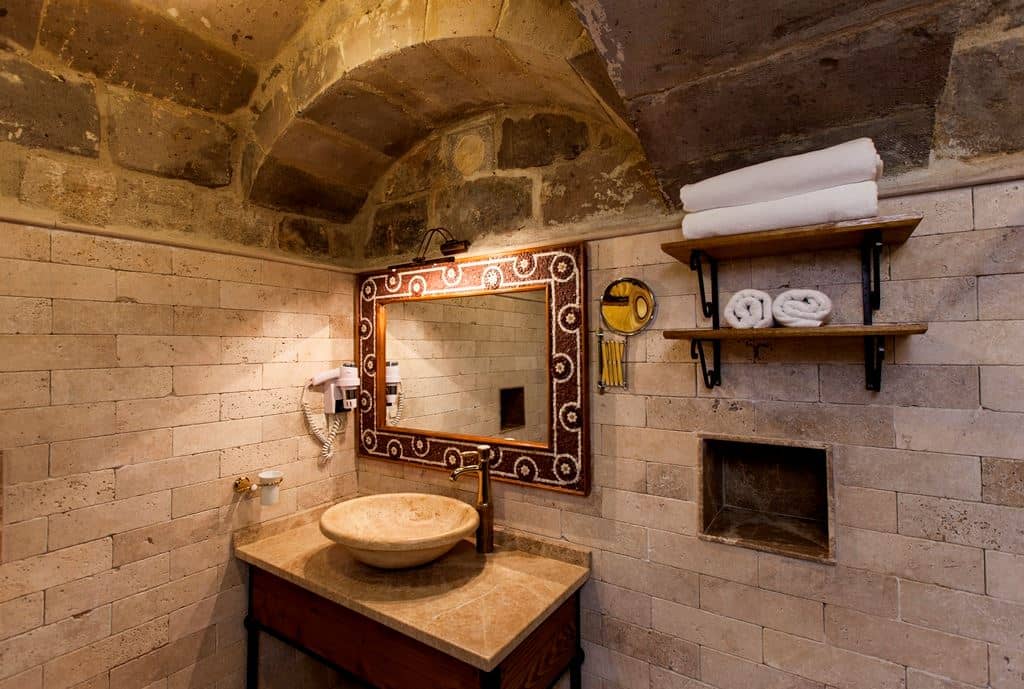 rooms-honeymoon-suite