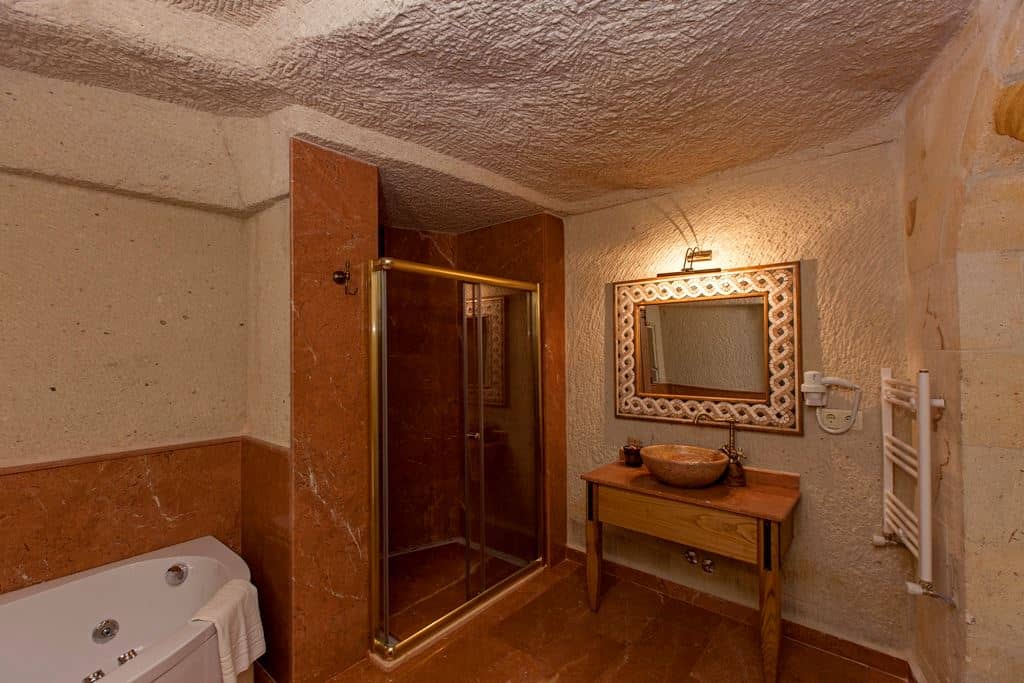 rooms-honeymoon-suite