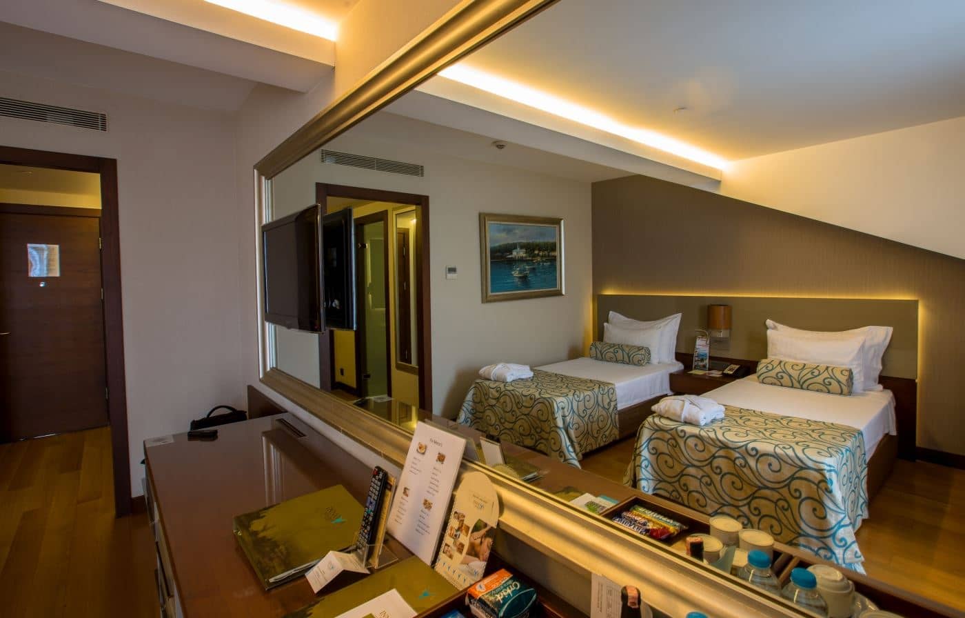 rooms-marmara-deluxe-room-sea-view-with-balcony