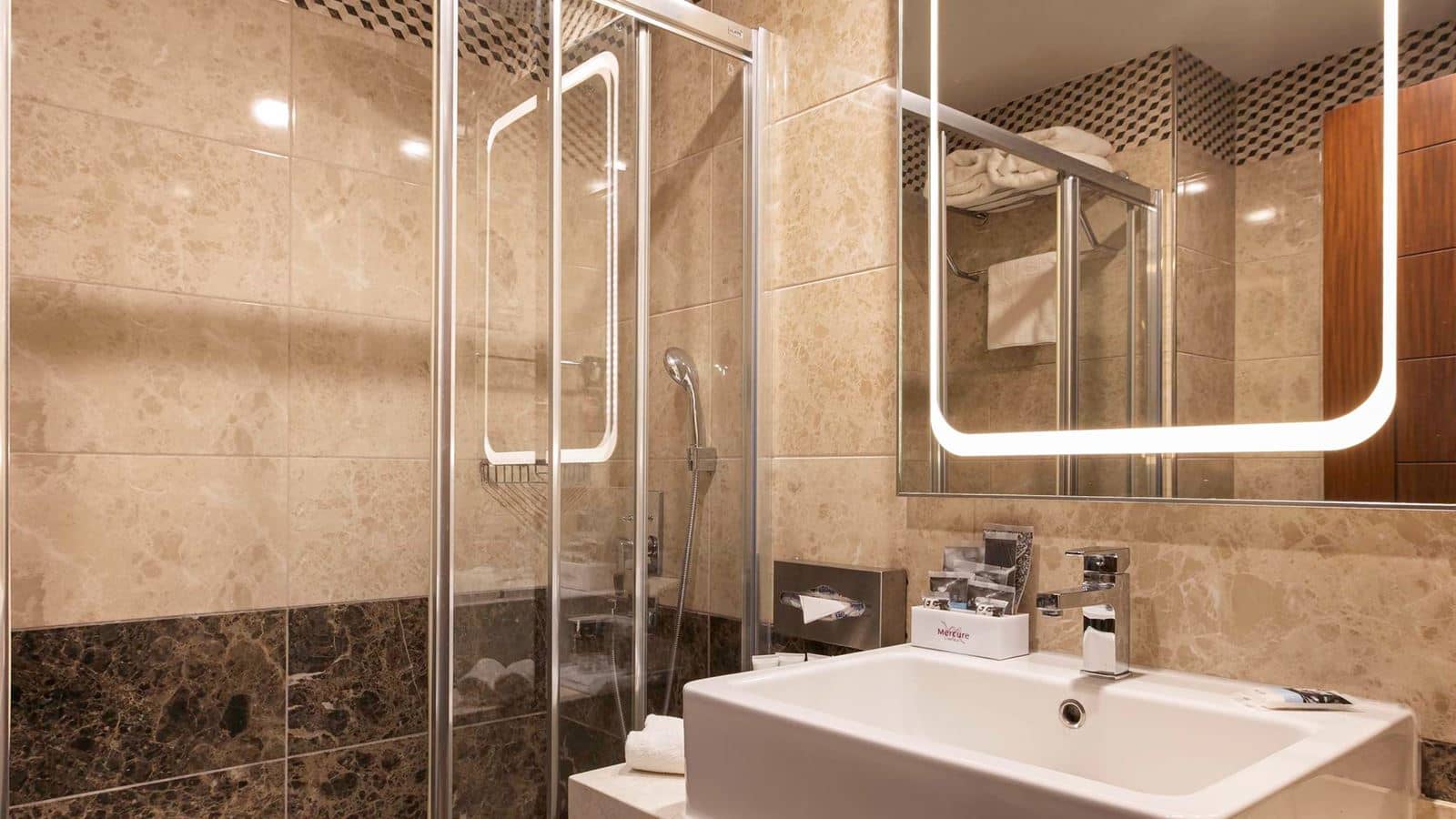 rooms-deluxe-room