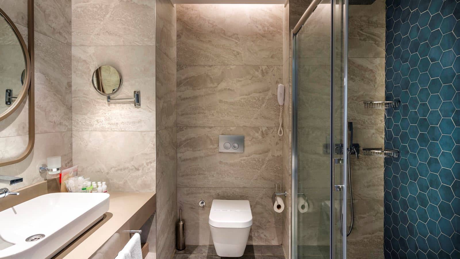 rooms-family-room-land-view