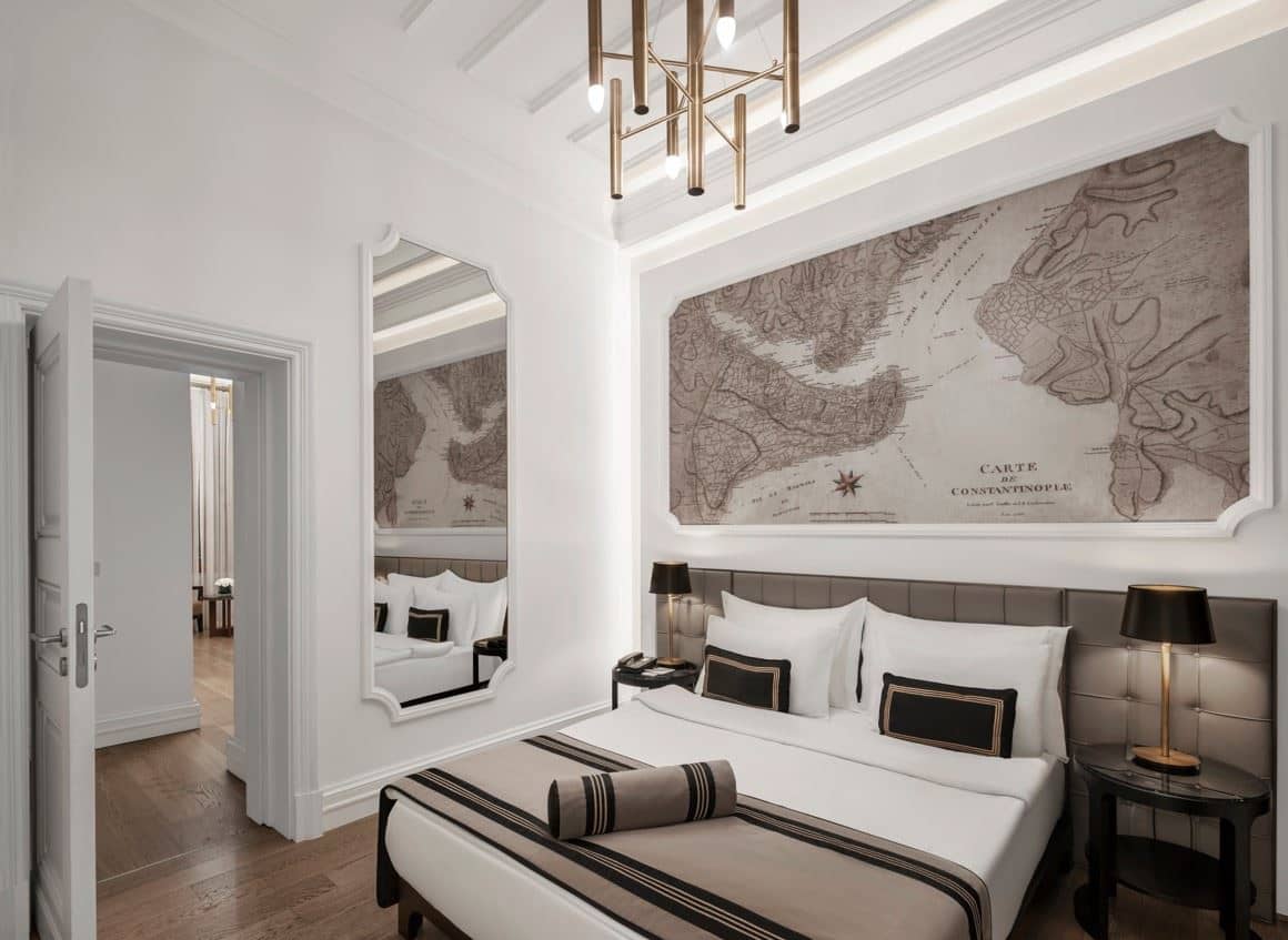rooms-connected-family-suite-queen-bed-+-sofa