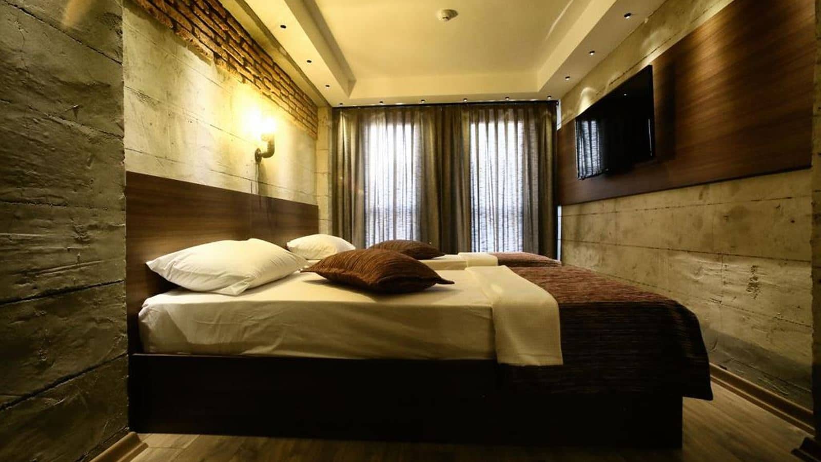 rooms-quadruple-with-double-bed