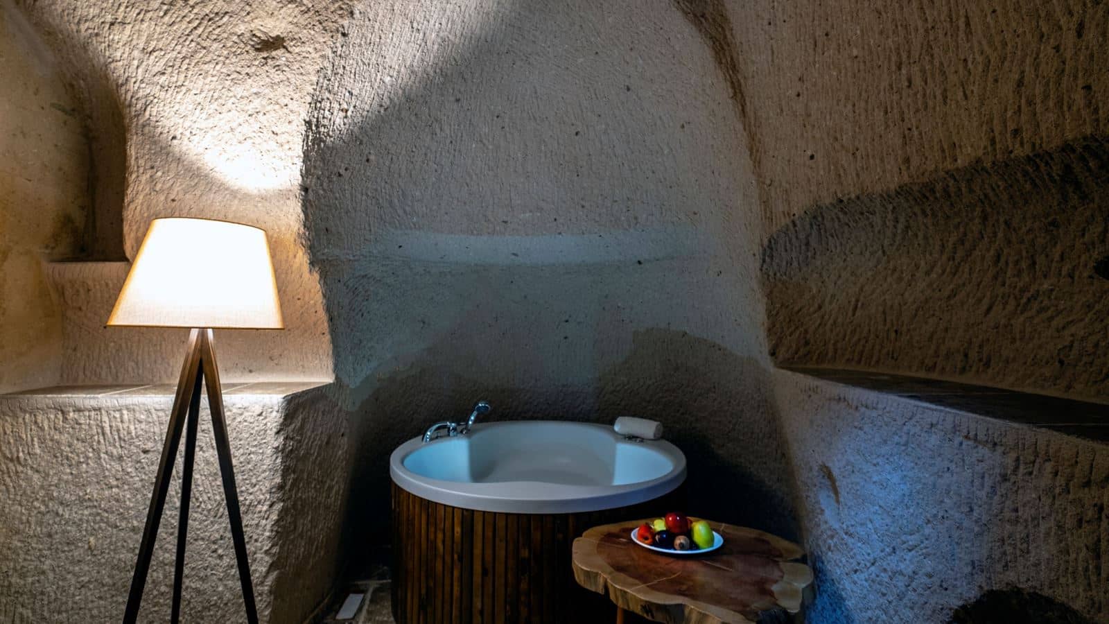 rooms-deluxe-cave-room