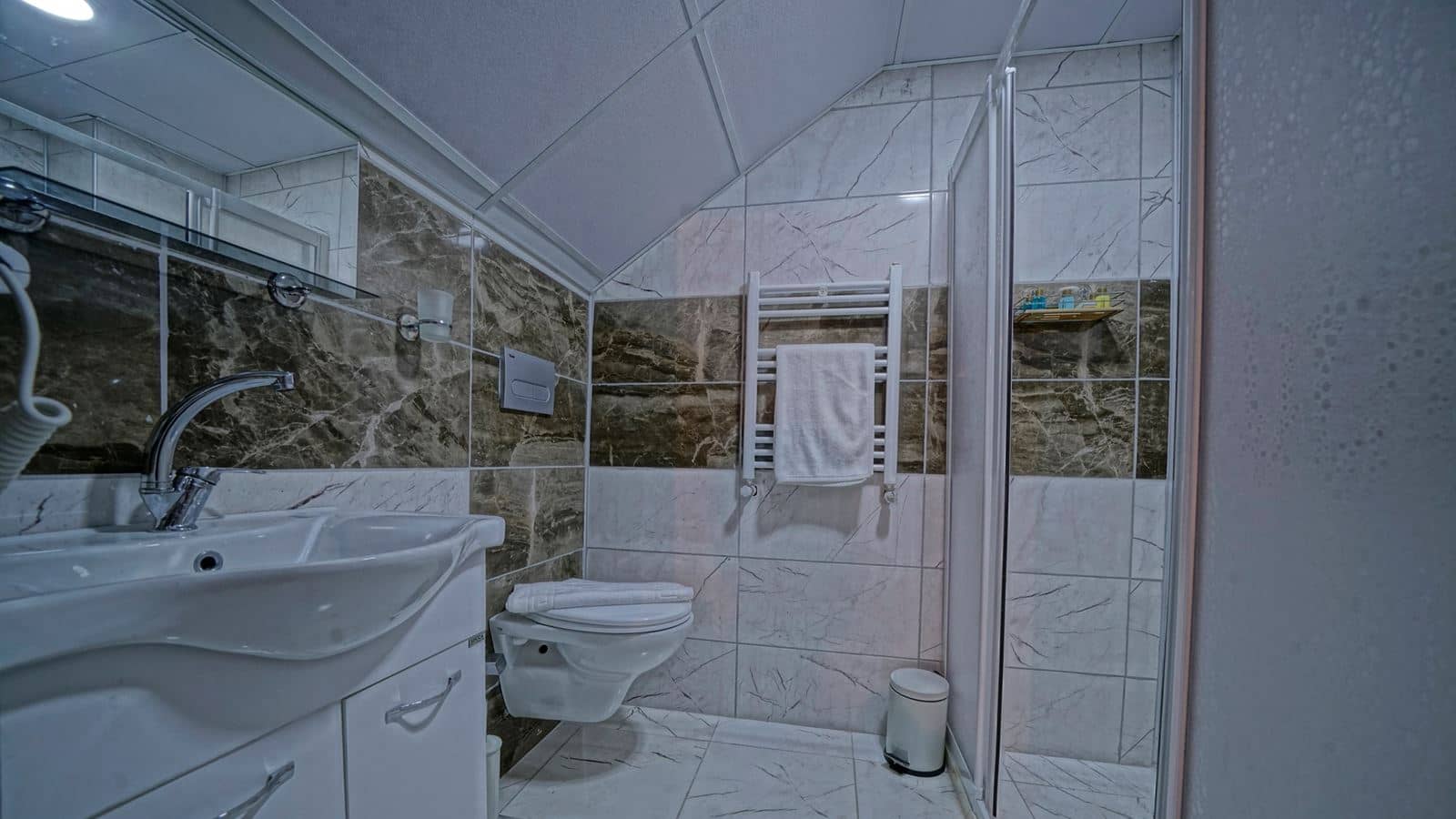 rooms-economy-room