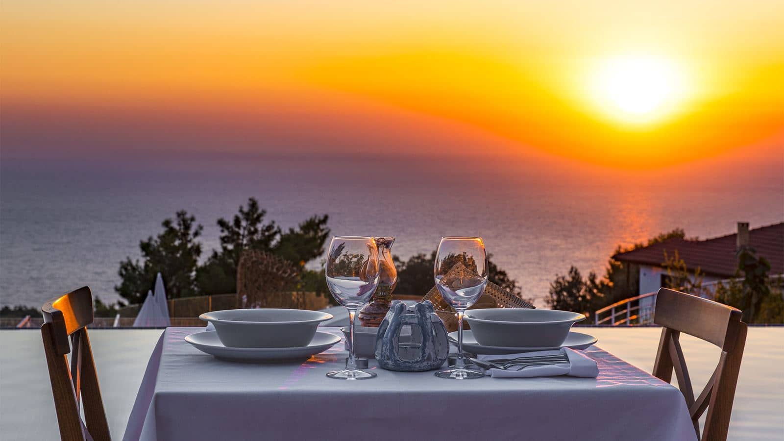 restaurants-at-the-poolside