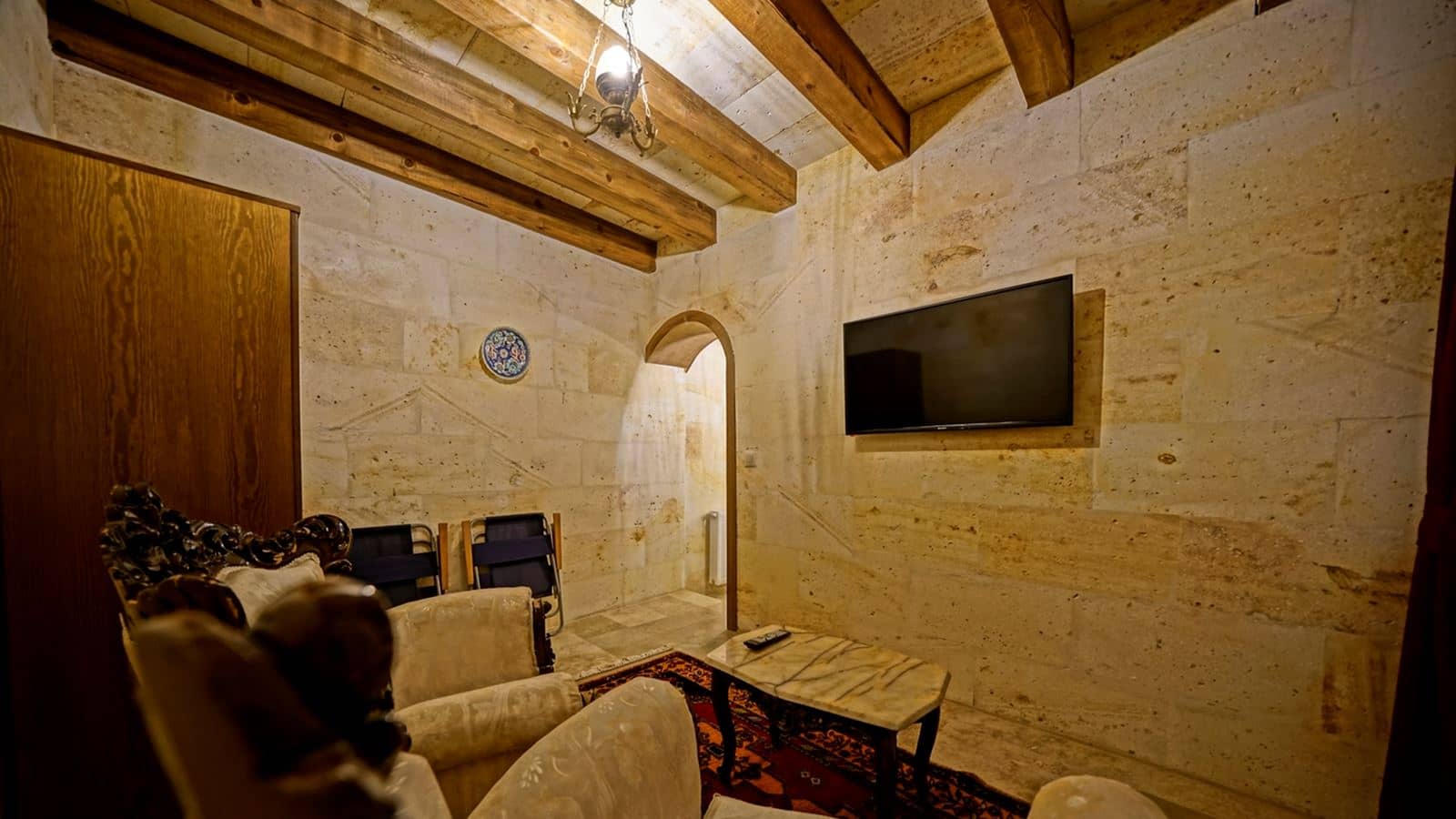 rooms-deluxe-with-balcony-room