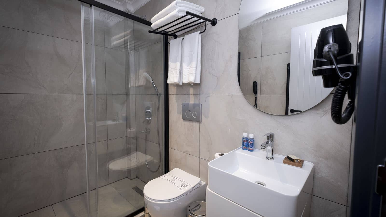 rooms-presidential-suitefireplace-+-jaccuzi-room