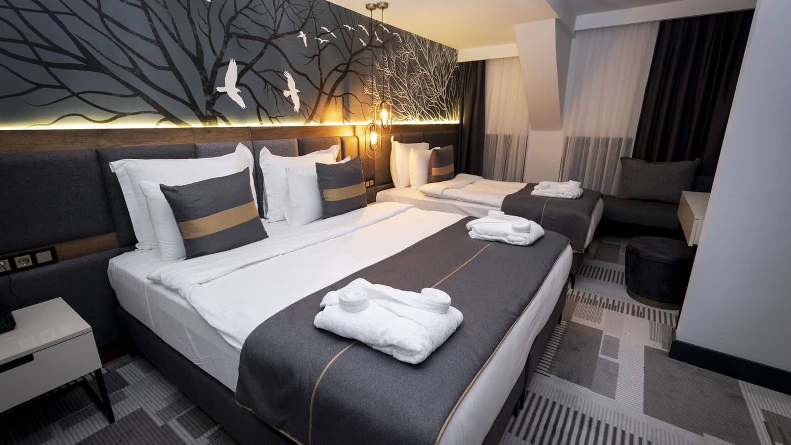 rooms-presidential-suitefireplace-+-jaccuzi-room