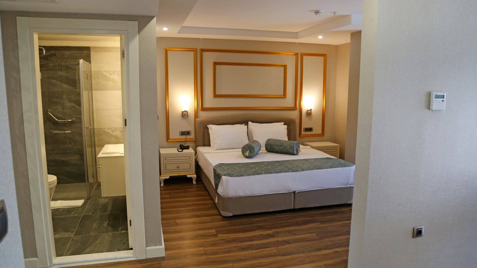 rooms-honeymoon-room