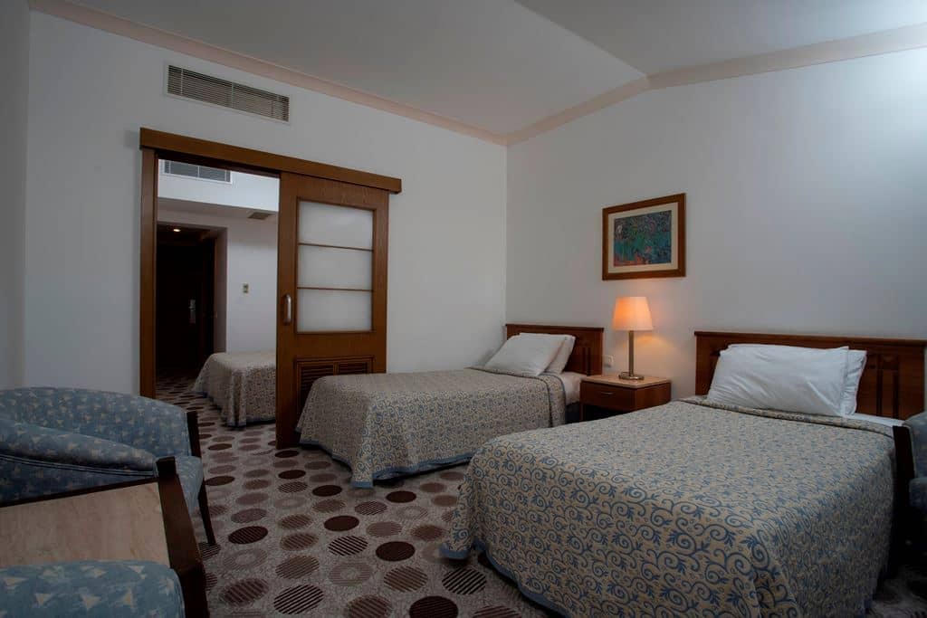 rooms-family-room