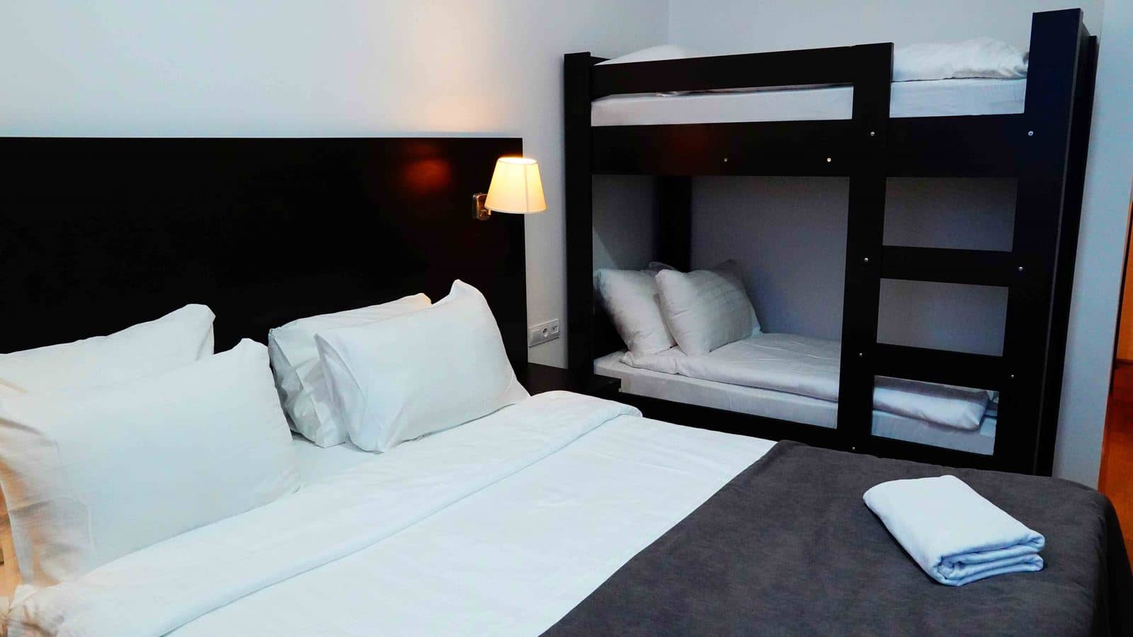 rooms-standard-family-room