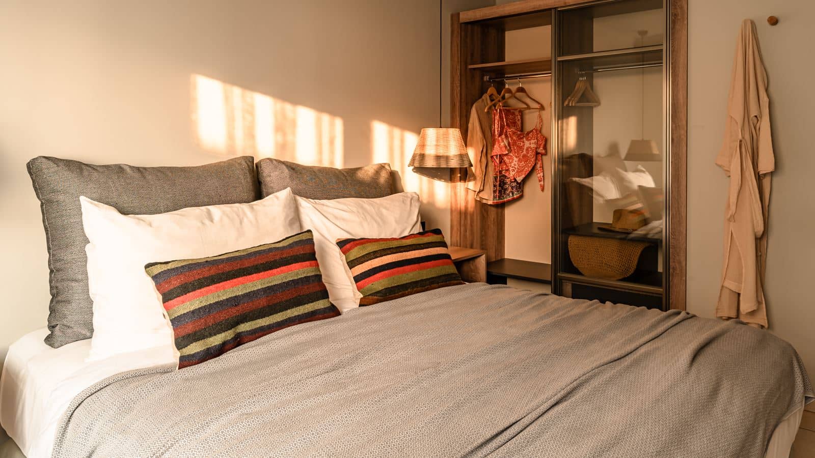 rooms-suit-side-sea-view