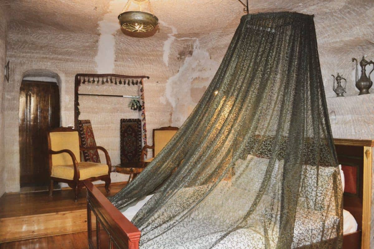 rooms-cave-room