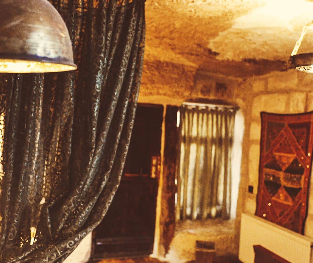 rooms-cave-room