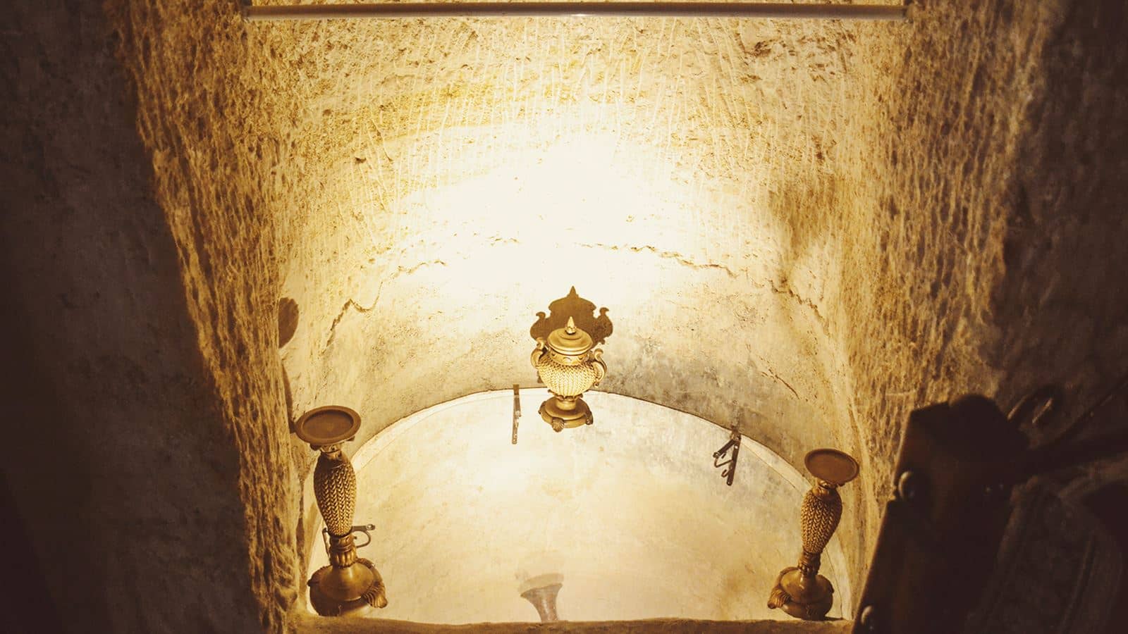rooms-cave-jacuzzi-room