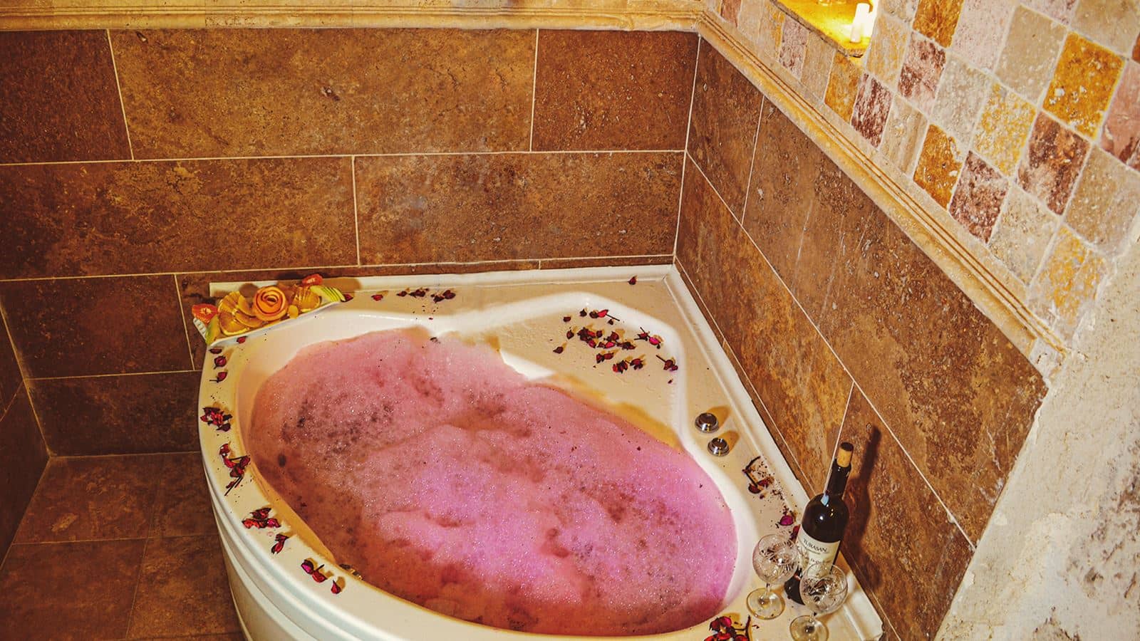 rooms-cave-jacuzzi-room