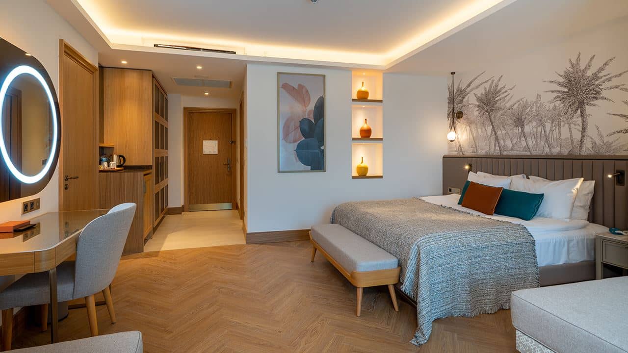 rooms-large-room-pool-direct-access