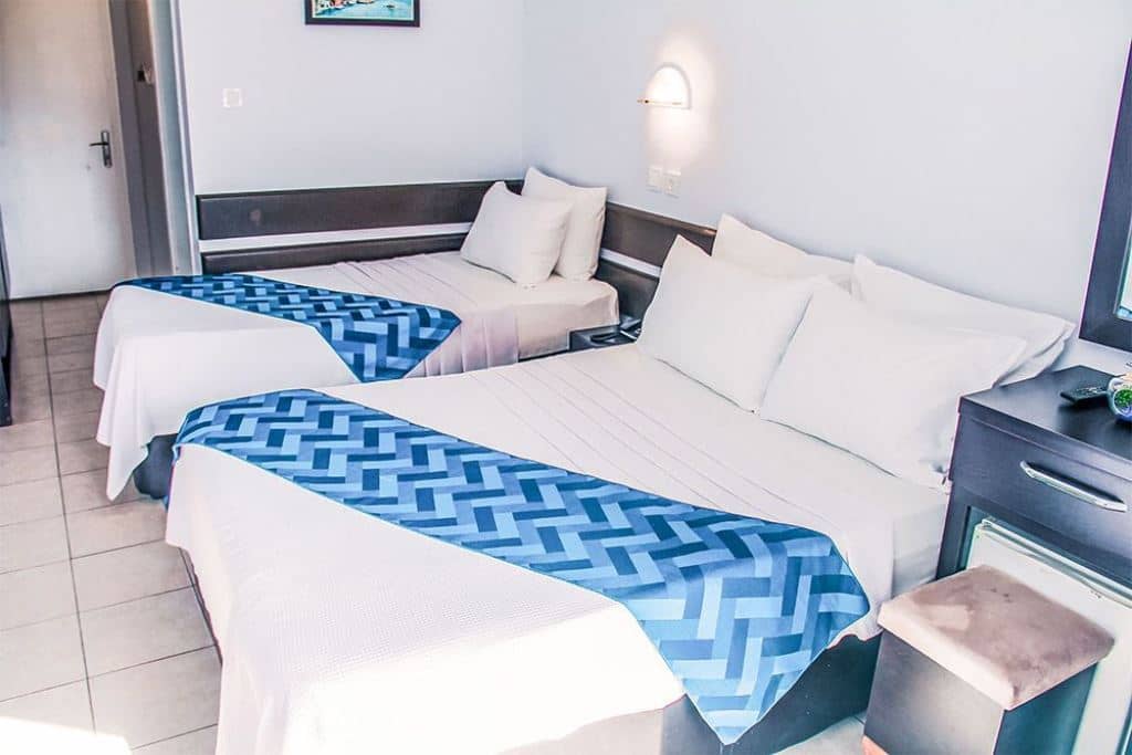 rooms-standard-room-pool-view