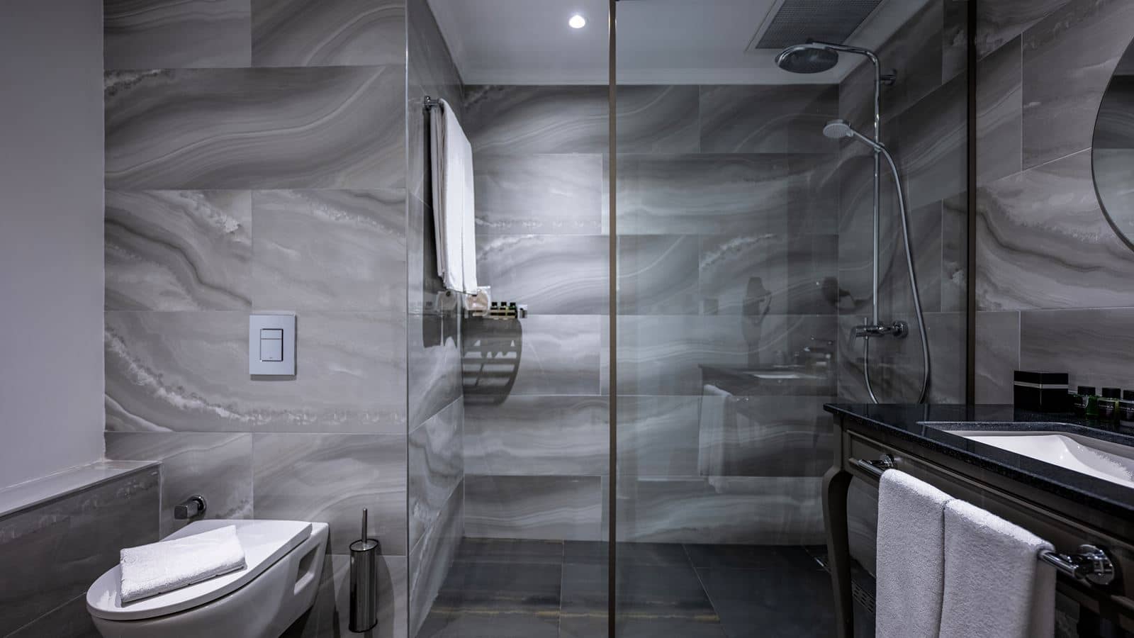 rooms-club-room-land-view
