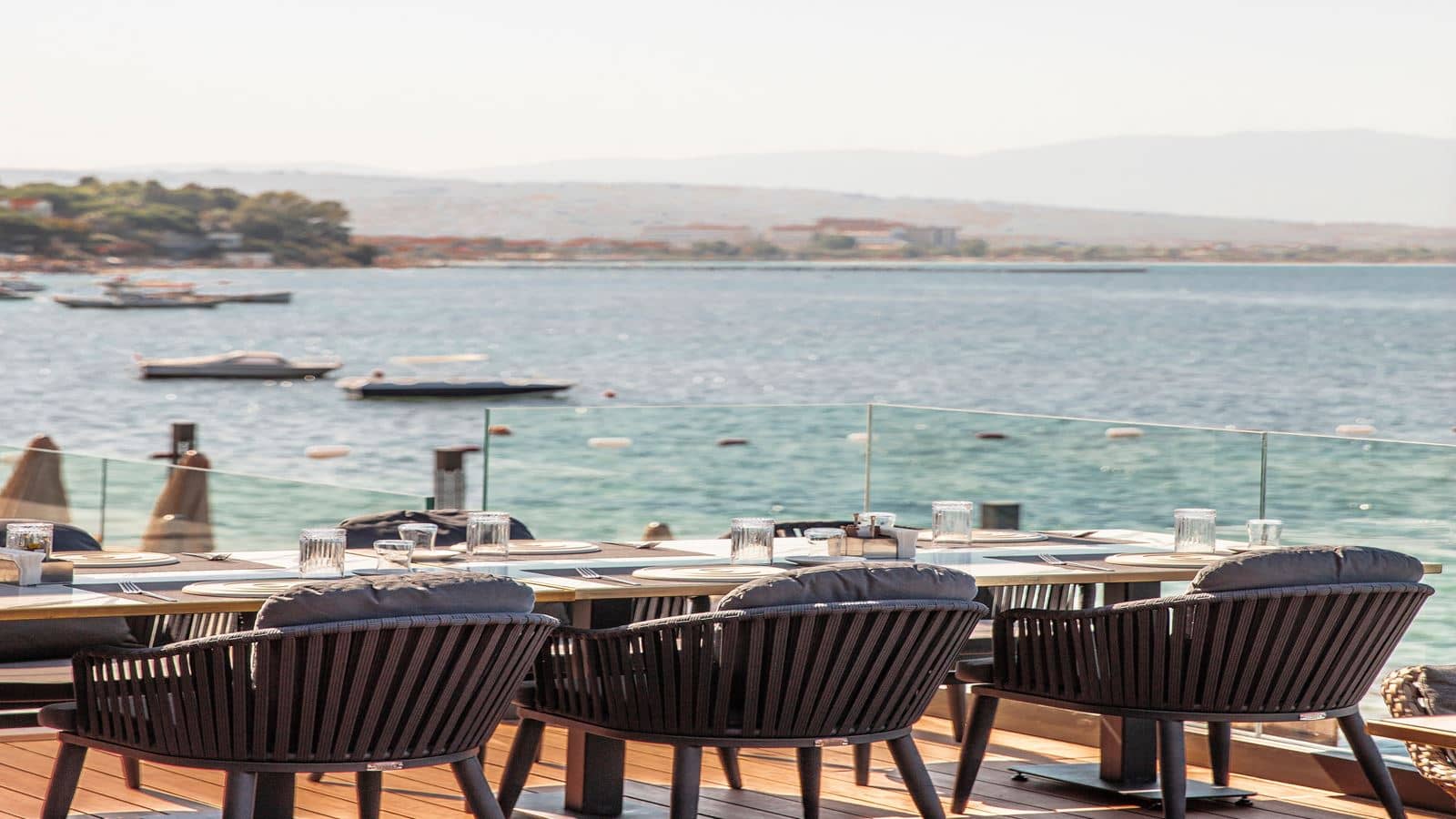 restaurants-lucky-restobar-international