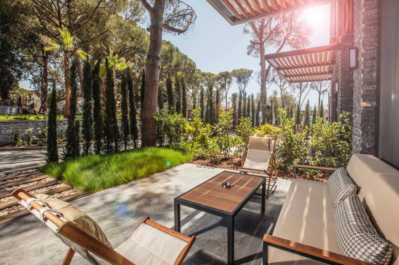 rooms-large-deluxe-room-graden-terrace