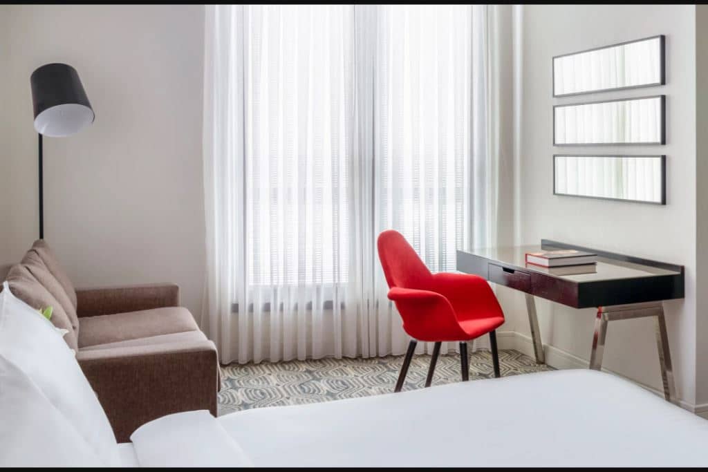rooms-classic-room