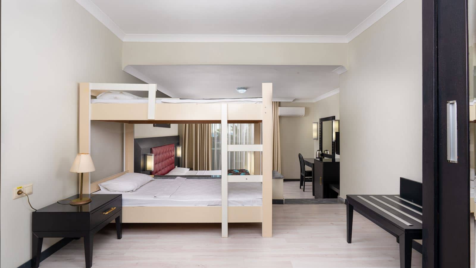 rooms-family-suite-bunkbed
