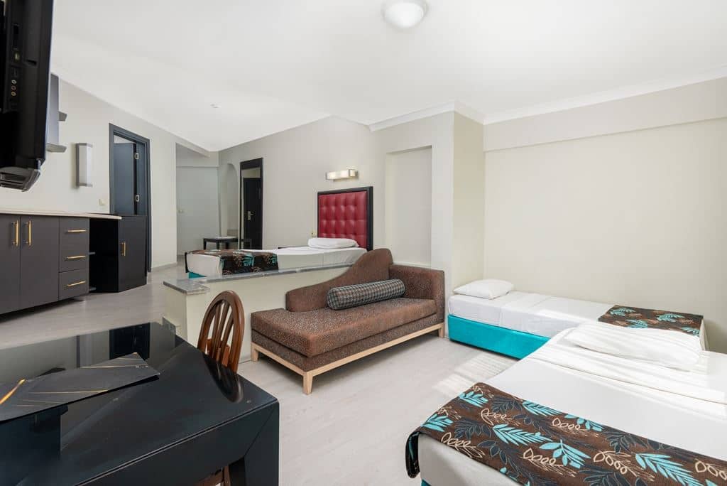 rooms-family-corner-room-connection