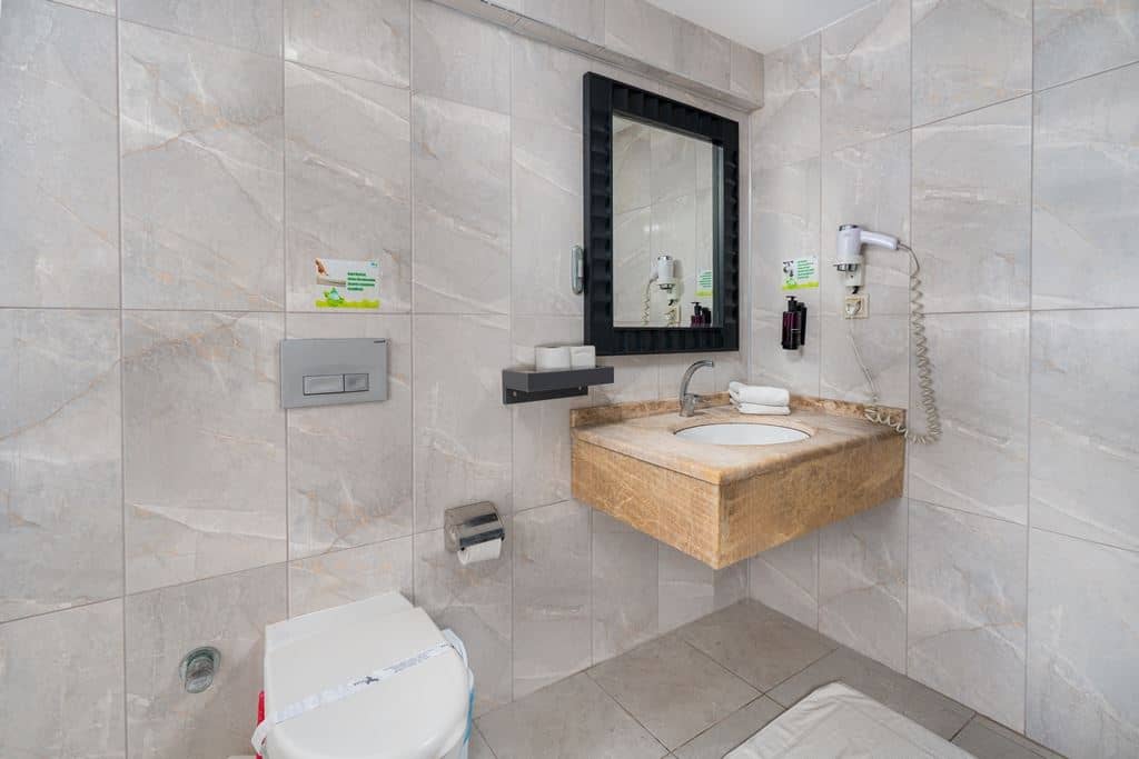 rooms-family-corner-room-connection