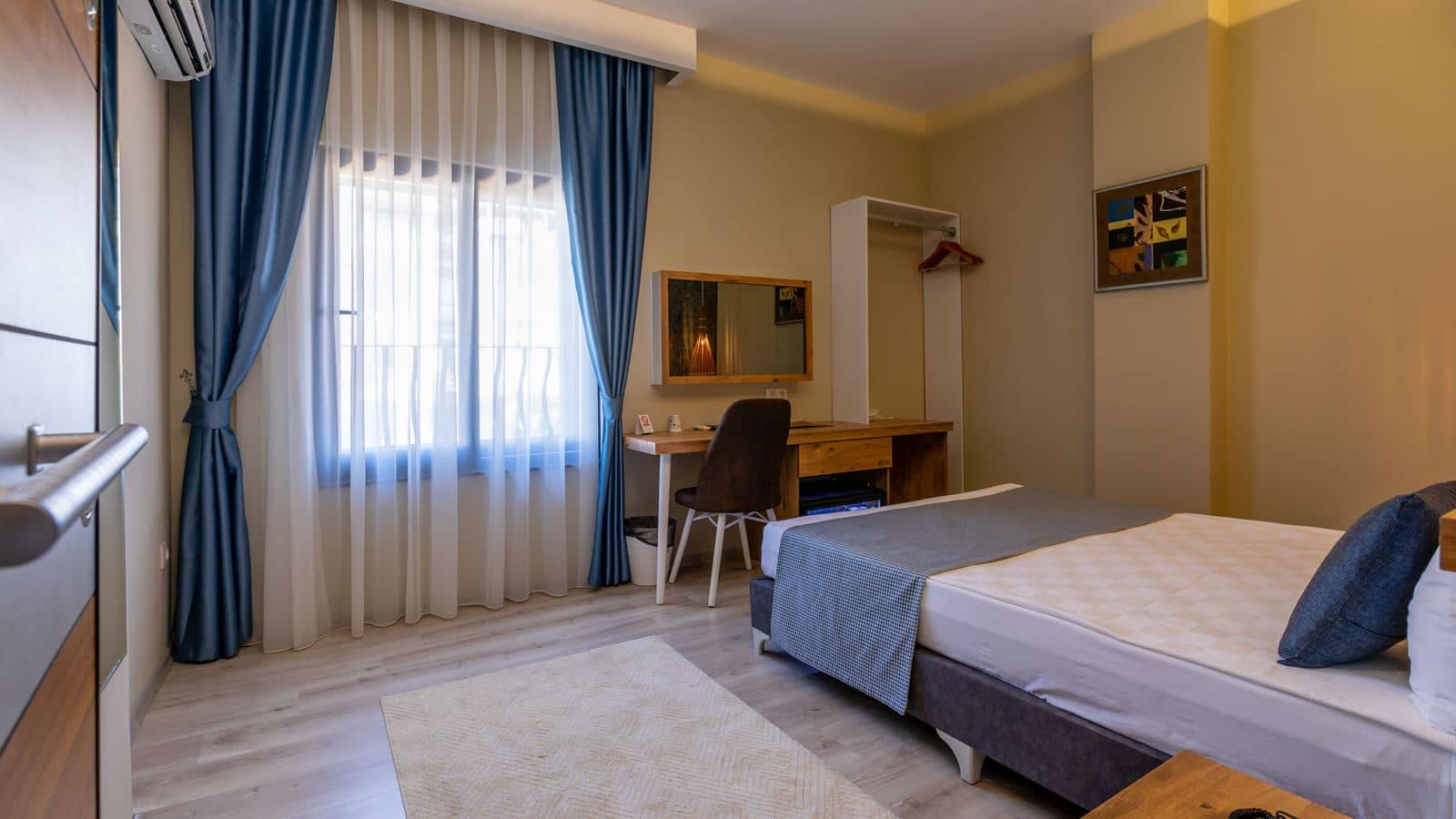 rooms-standard-room