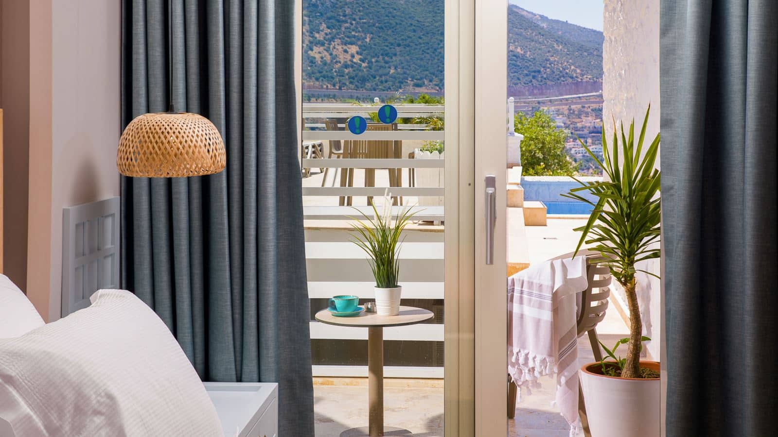 rooms-classic-partial-sea-view-room