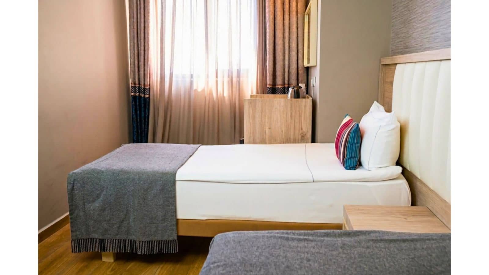 rooms-standard-room-double-or-twin-bed