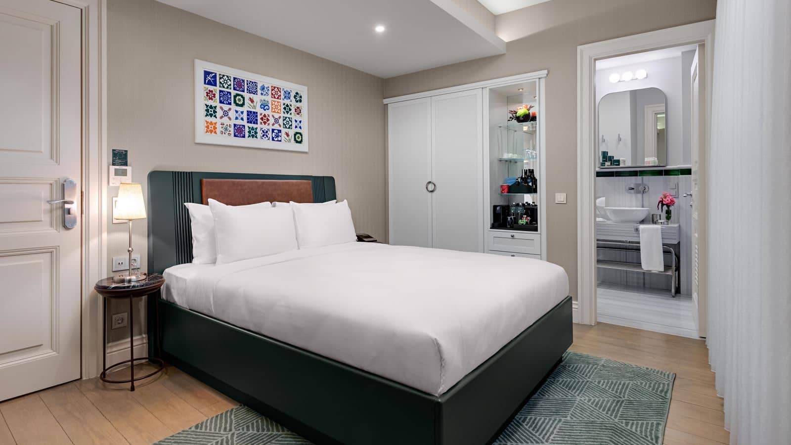 rooms-superior-room