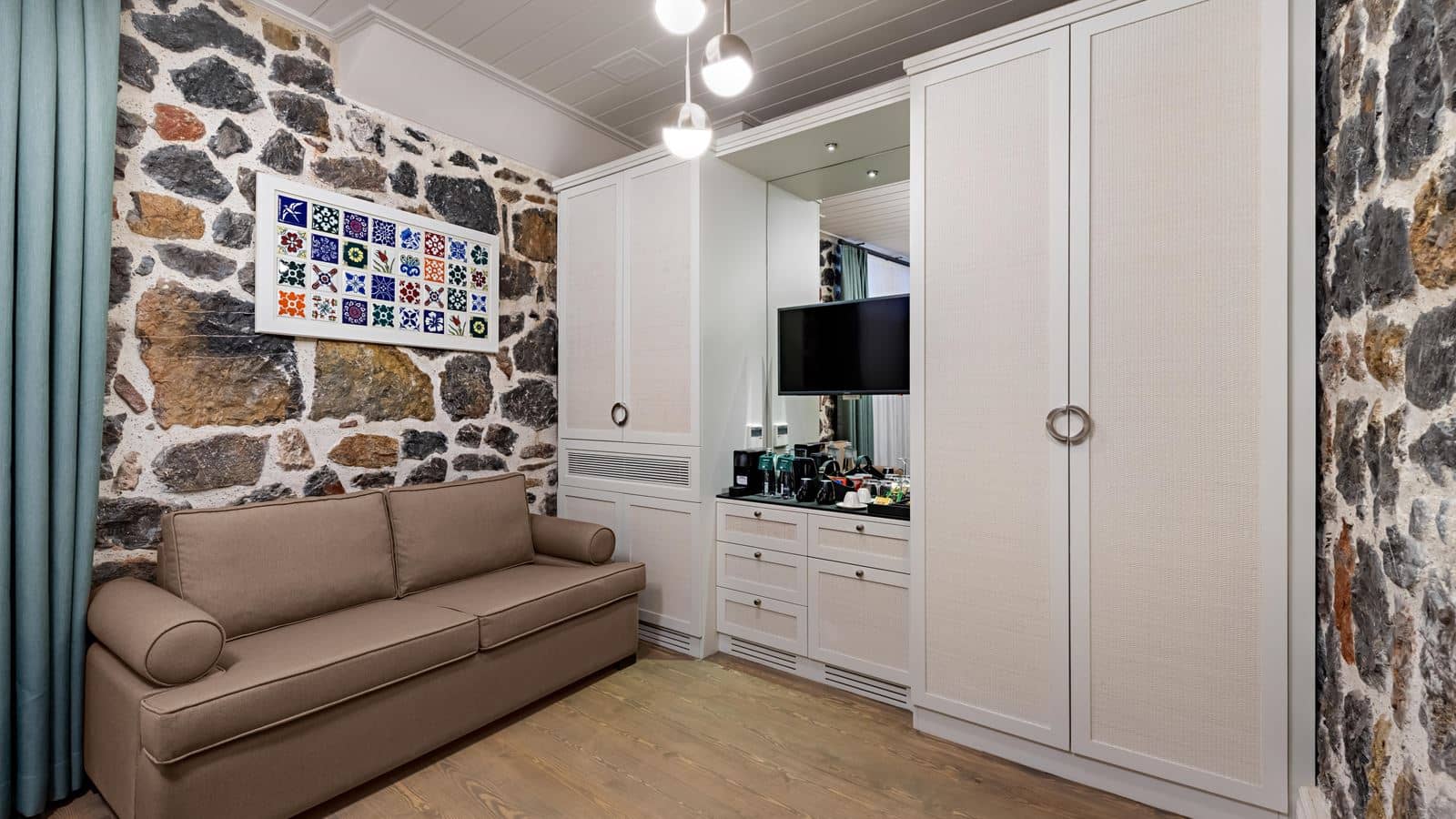 rooms-deluxe-room