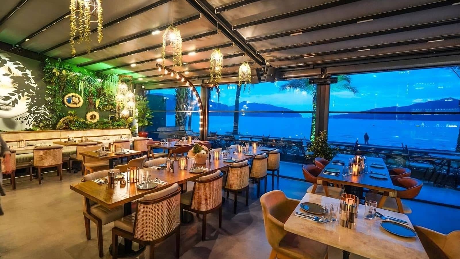 restaurants-aurasia-beach-house