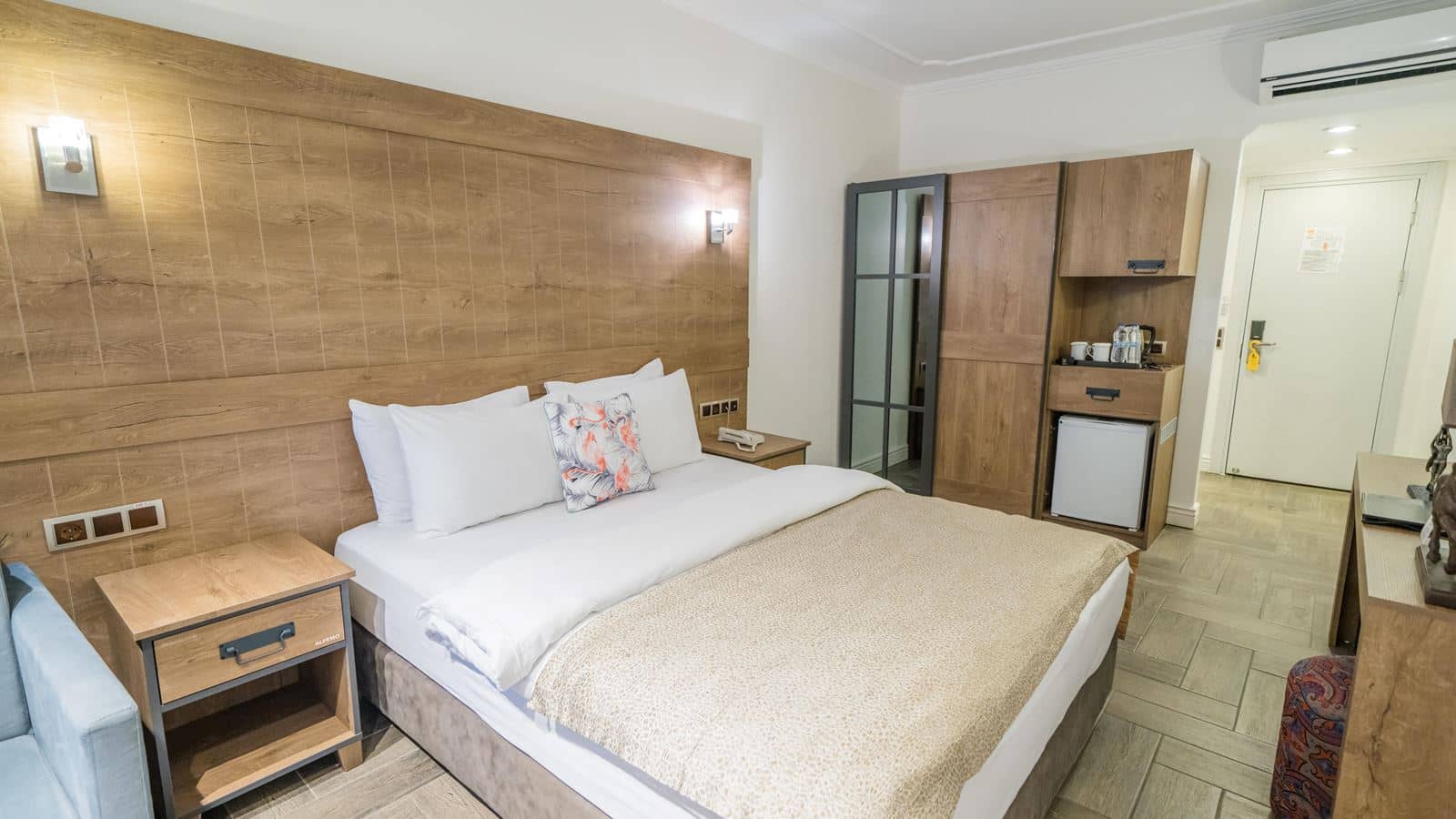 rooms-standard-room