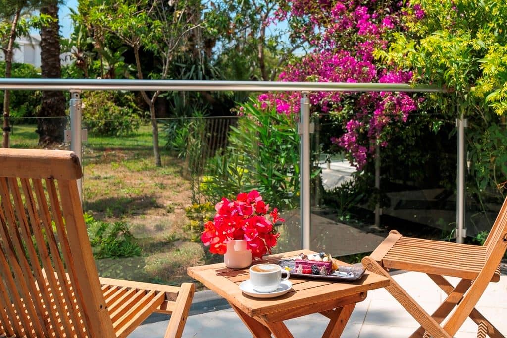 rooms-standart-room-land-view