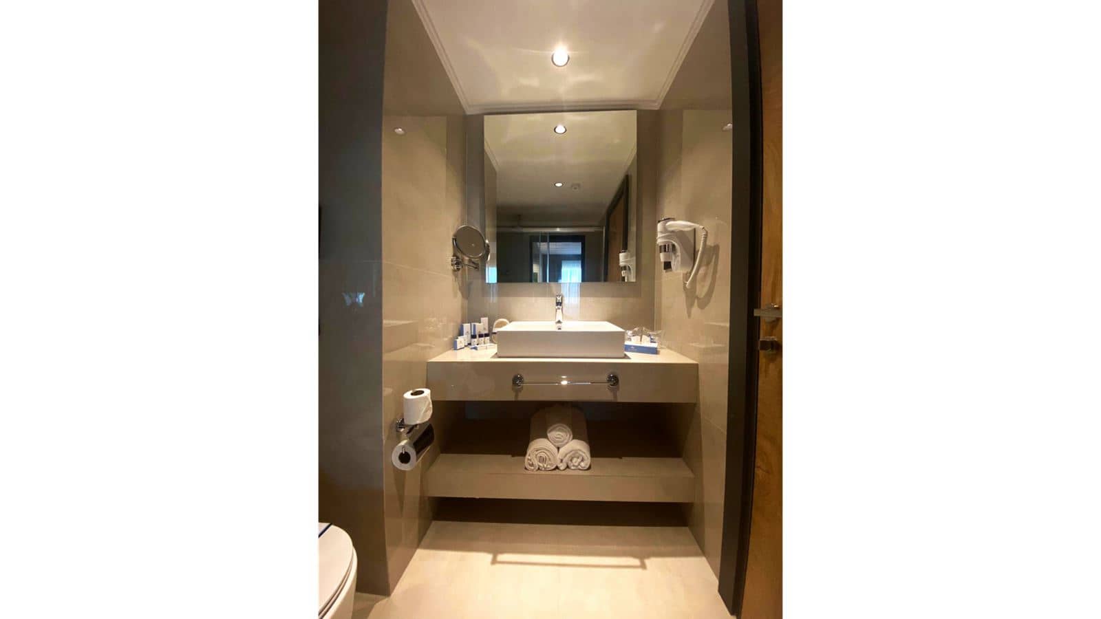 rooms-connection-family-room