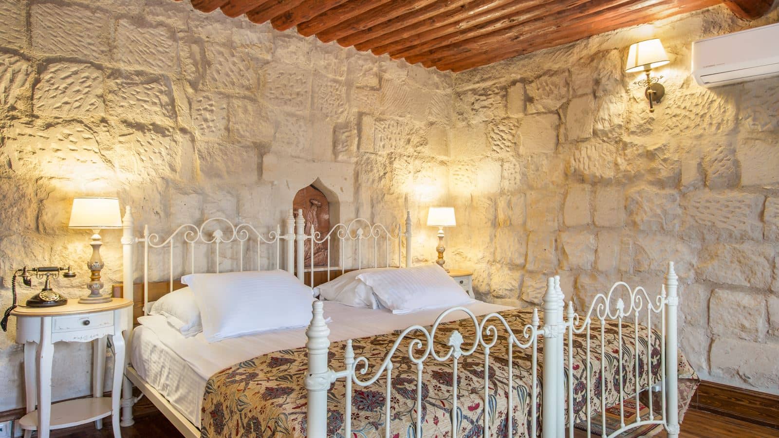 rooms-deluxe-stone