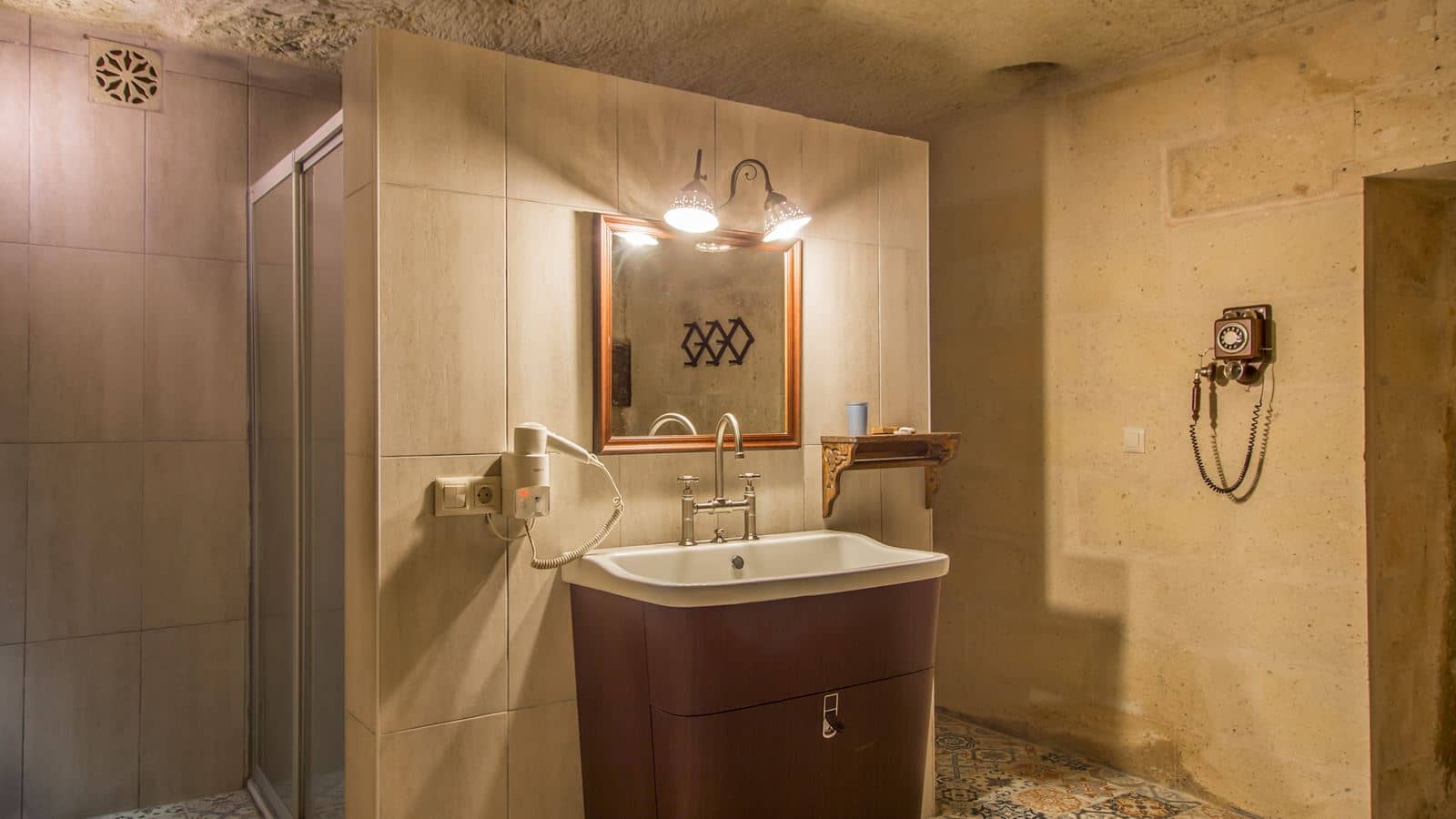 rooms-deluxe-cave