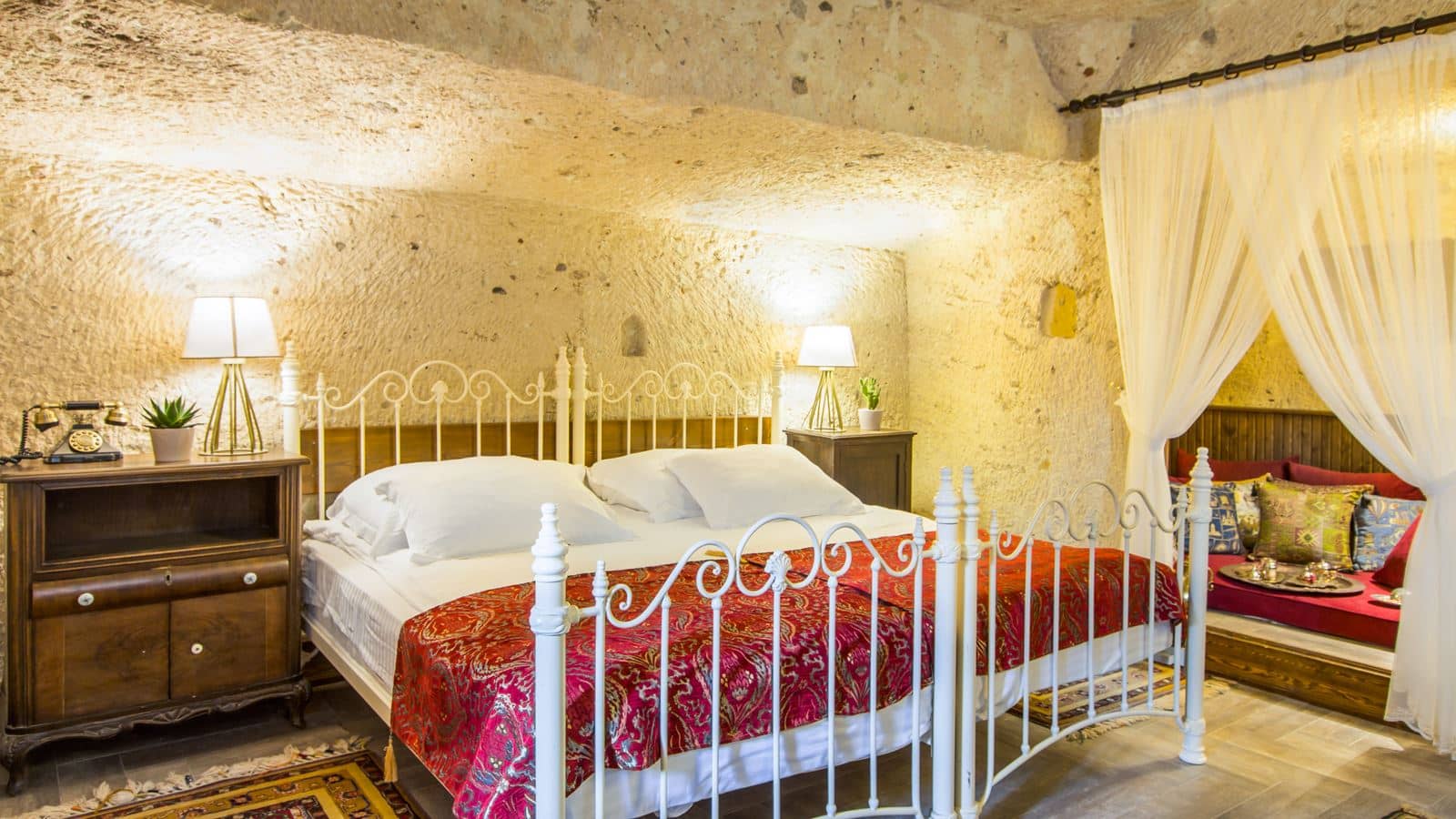 rooms-deluxe-cave