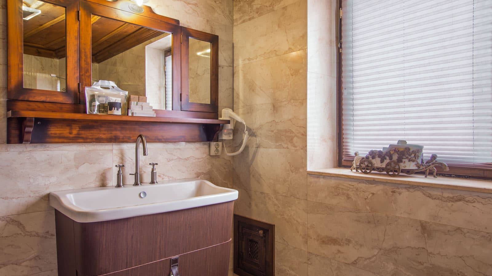 rooms-king-suite-stone
