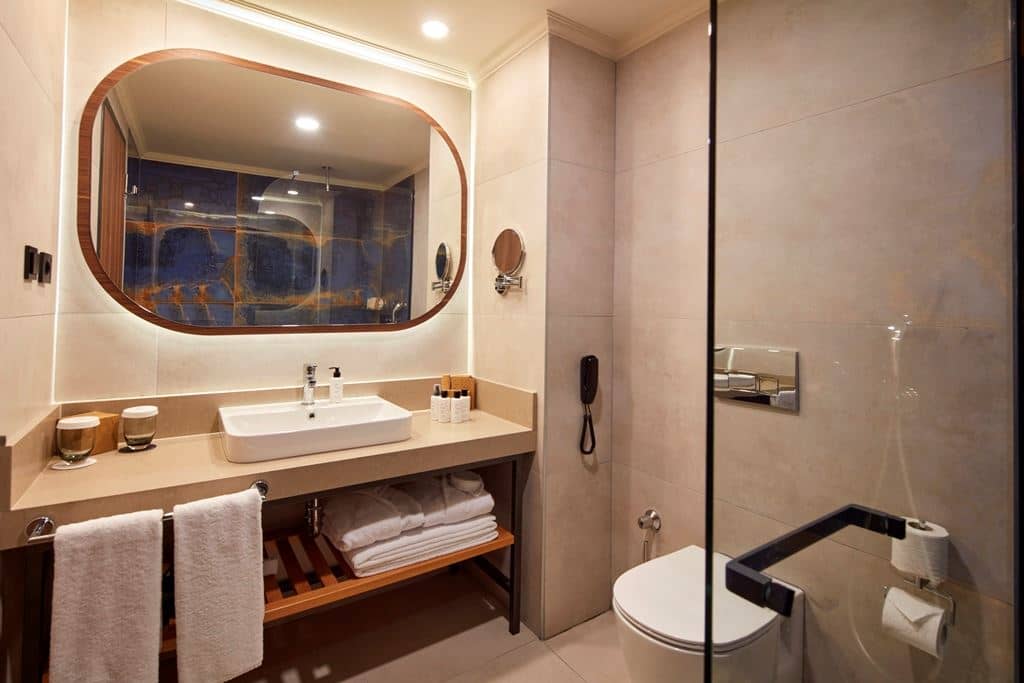 rooms-deluxe-side-sea-view-room