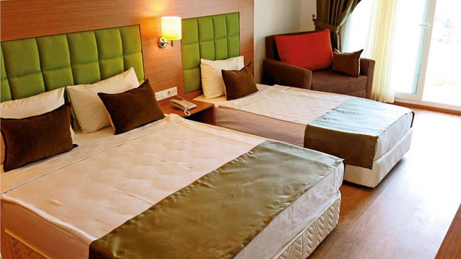 rooms-superior-room-land-view