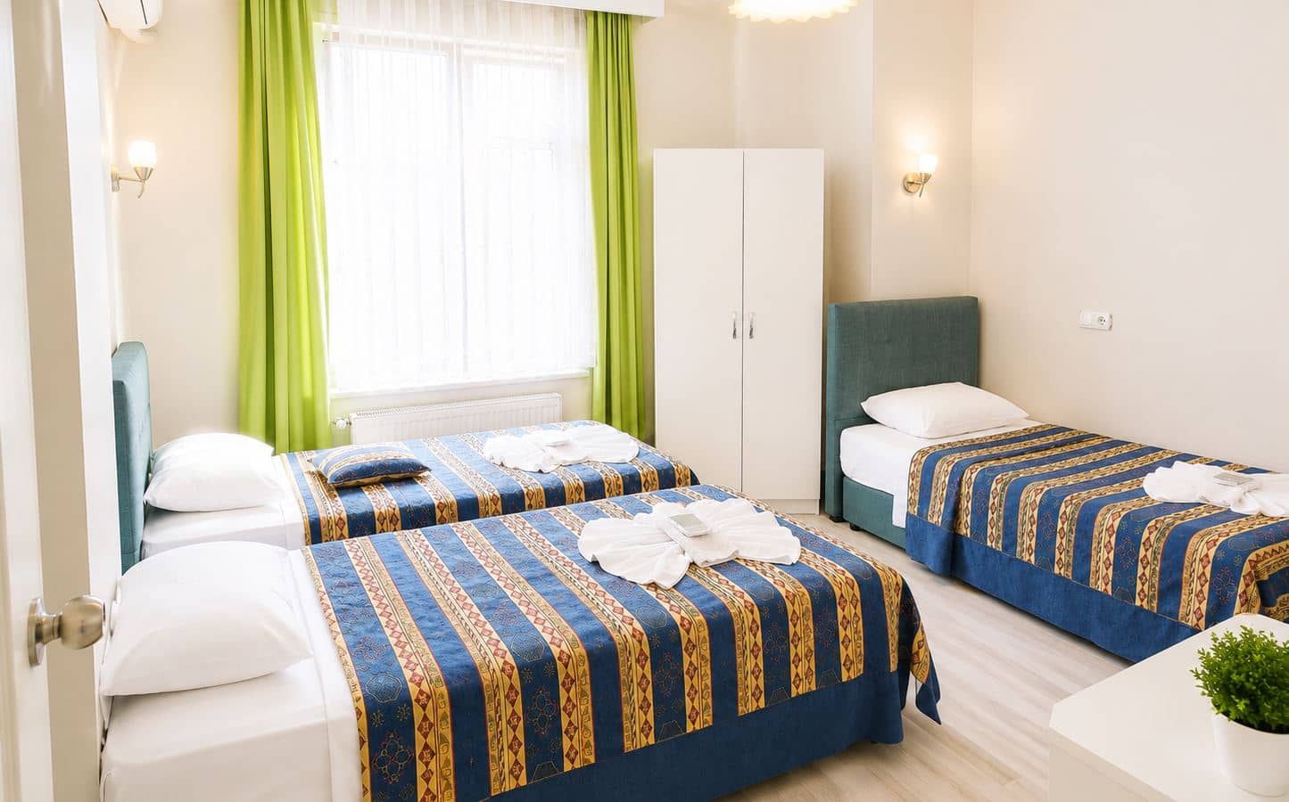 rooms-standard-triple-room
