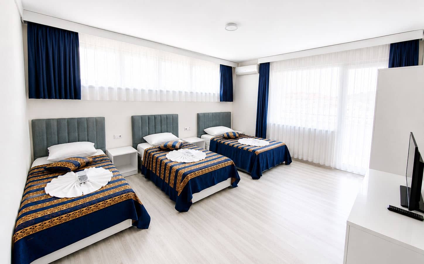 rooms-standard-family-room