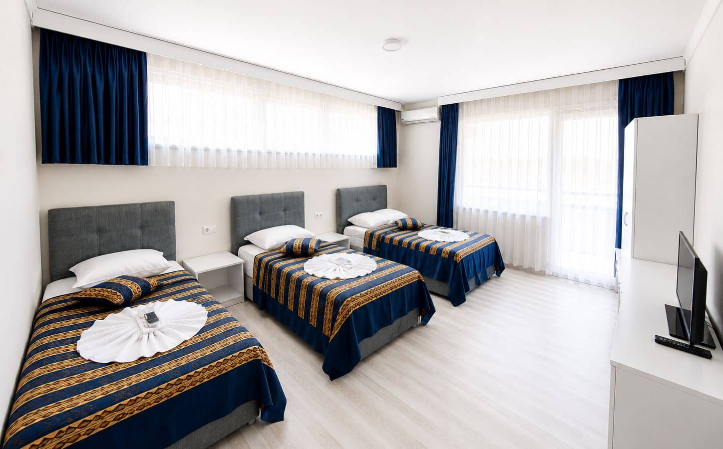 rooms-standard-family-room