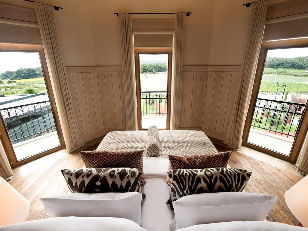 rooms-suite-room